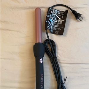 Brand new curling iron